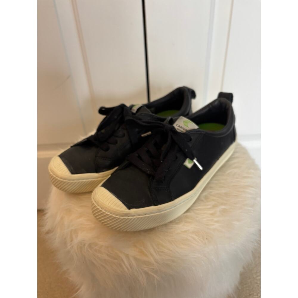 Cariuma OCA Low Top Leather Sneakers Women Size 7